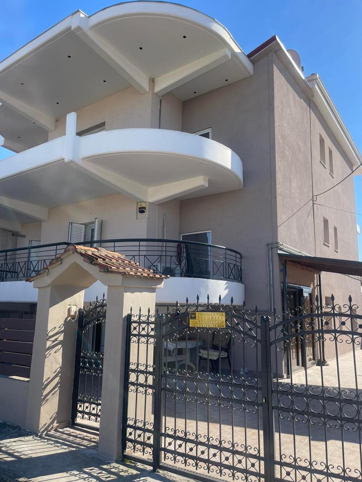 Bright Apartment, Spacious Near The Center 特里卡拉 外观 照片